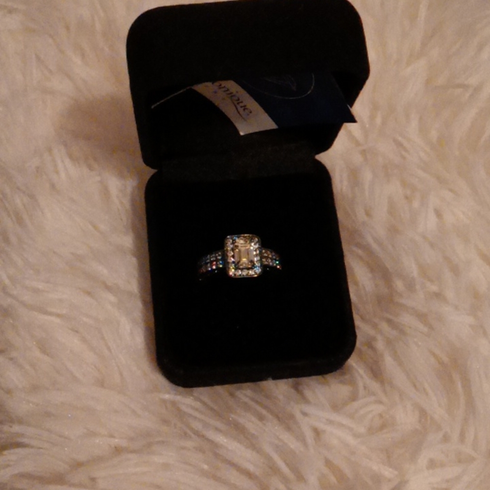 NWT Diamonique ring